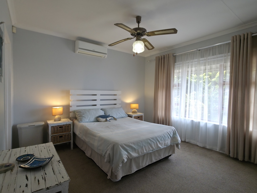 3 Bedroom Property for Sale in Wavecrest Eastern Cape